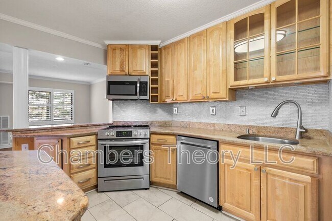 Building Photo - 309 Yoakum Pkwy