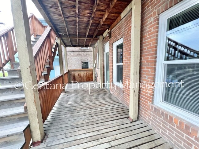 Building Photo - 3 bedroom apartment near Campus, Park St (...