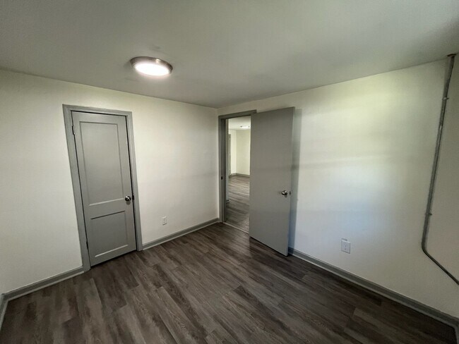 Building Photo - First Place South 1009