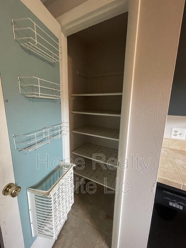 Building Photo - 1219 Whitehouse Dr