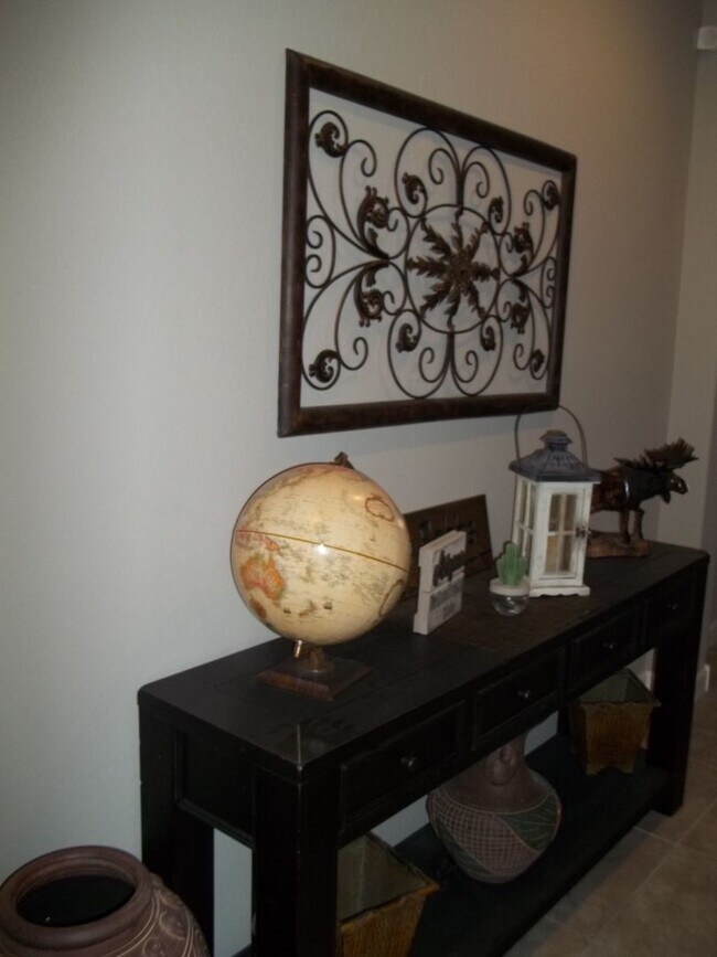 Building Photo - Stunning Fully furnished home 3 bed 2.5 baths 2056 sq ft w/heated pool!!! Must see will rent fast!