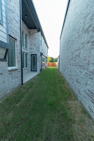 Building Photo - 4924 Daybreak Dr