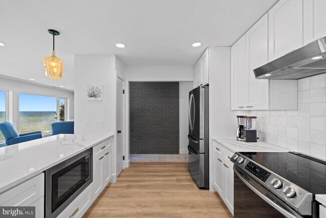 Building Photo - 5510 Beach Dr