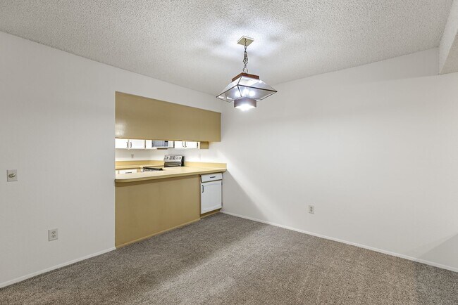 Building Photo - 10922 NE 34th Pl