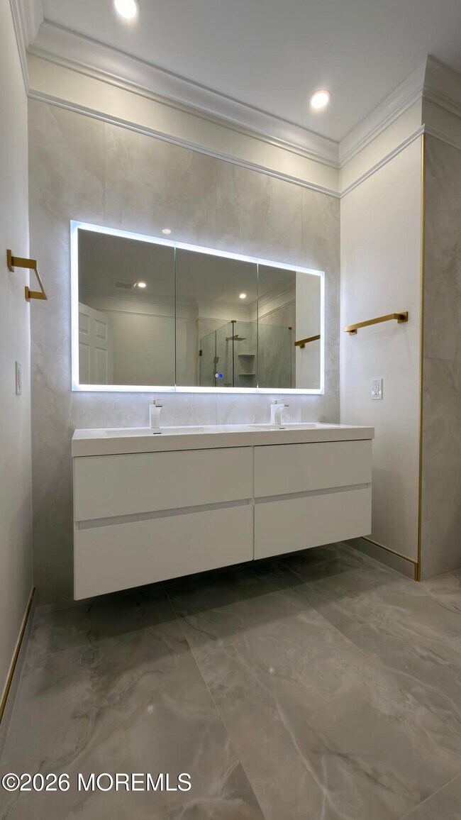 Building Photo - 674 St Andrews Pl