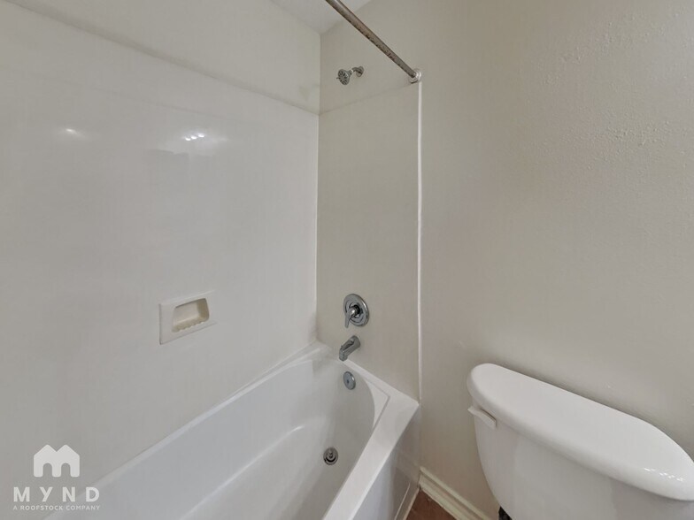 Building Photo - 4914 Forest Hurst Dr