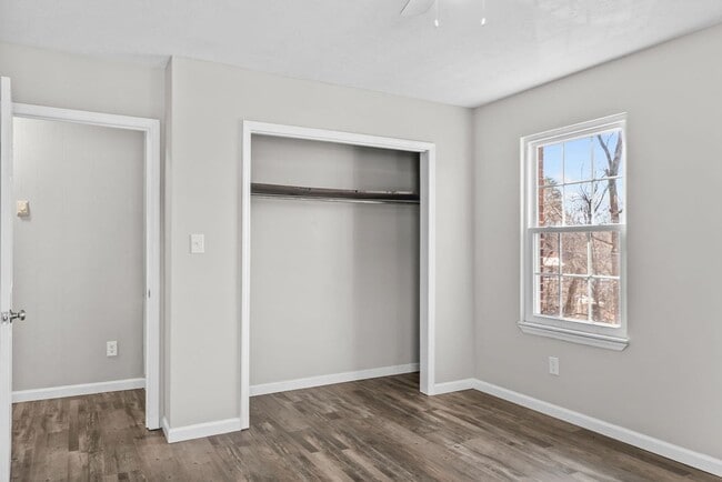 Building Photo - Newly Updated 4bd/3bth in Seymour!