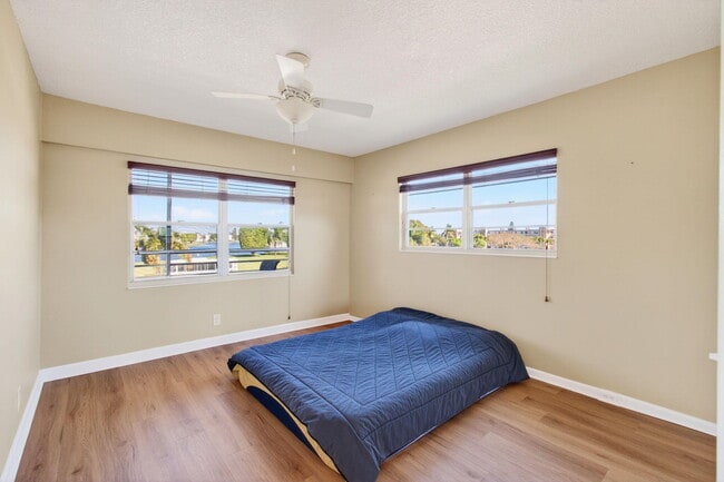 Building Photo - 33 Fanshaw A