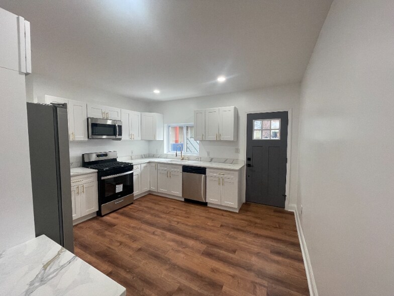 Building Photo - 4926 Blackberry Wy