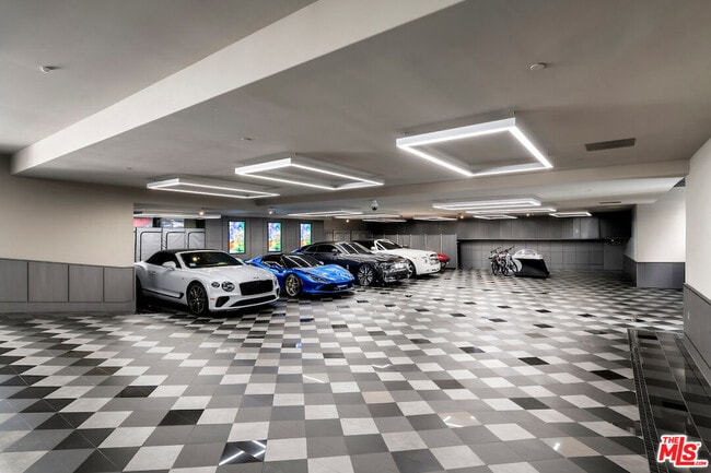 Building Photo - 6 Mystique