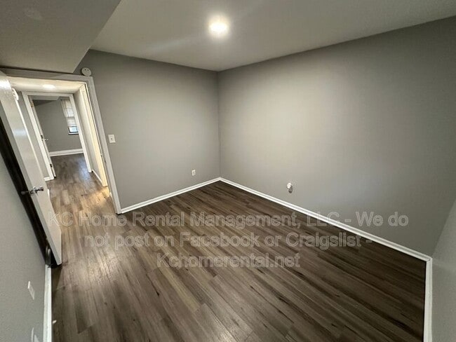 Building Photo - 9213 E 54th Terrace