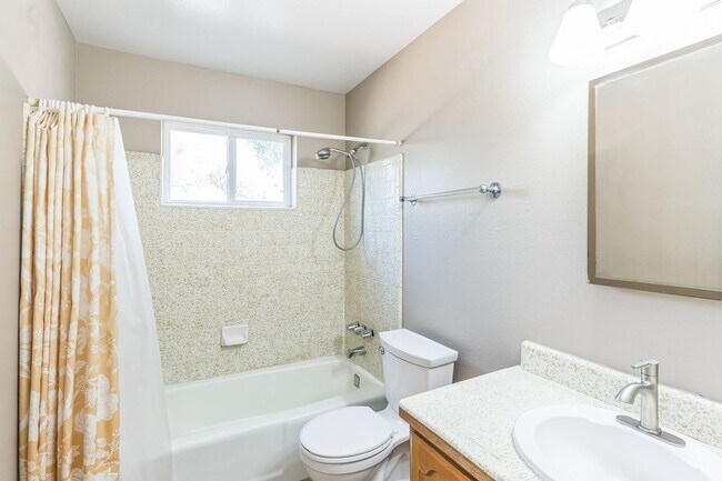 Building Photo - Charming 3BR House in Scottsdale with new ...