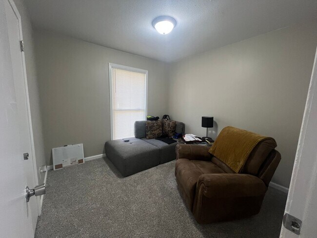Building Photo - 3502 Willow Ln