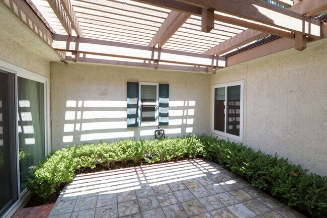 Building Photo - 1050 Pacifica Dr