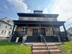 Building Photo - 44 Prince St