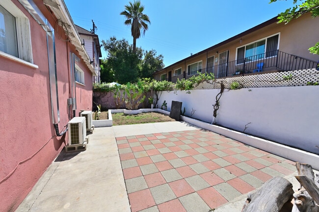 Building Photo - 326 E Olive Ave
