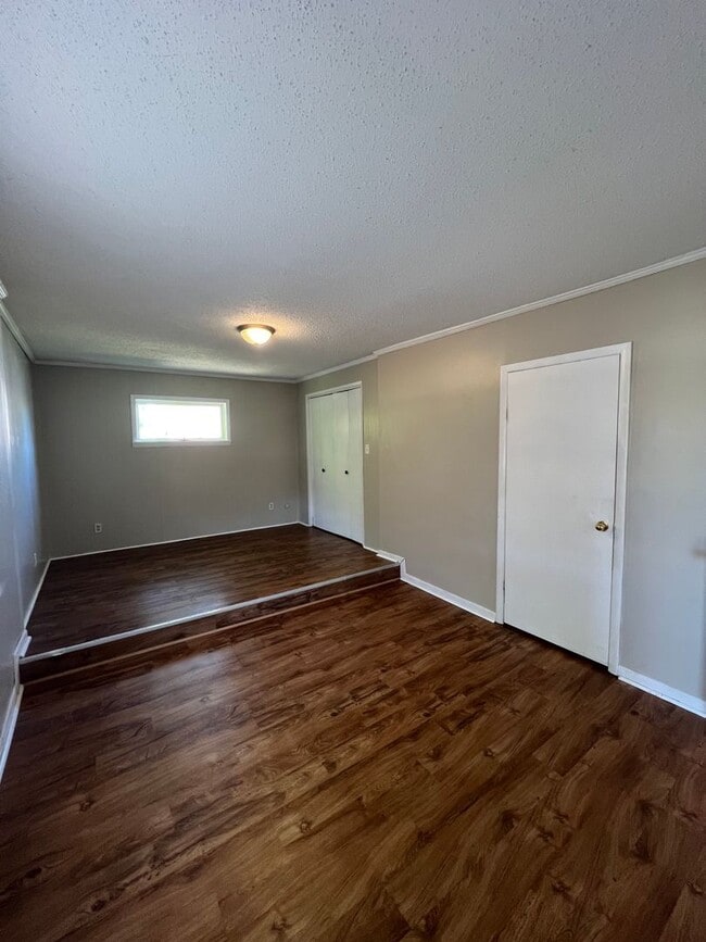 Building Photo - Spacious 4 Bedroom Home - Graafschap