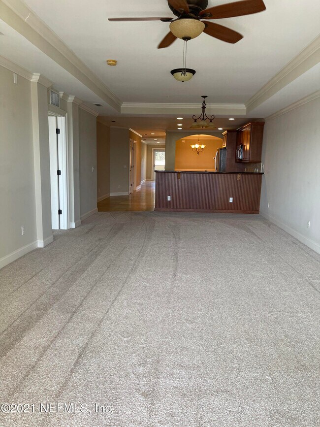 Building Photo - 120 Bay St