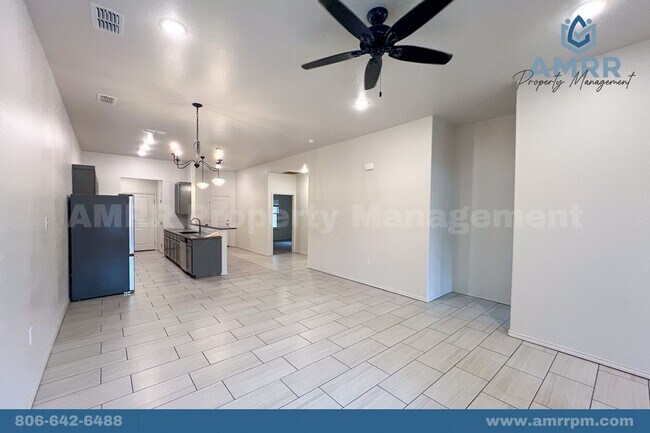 Building Photo - Luxury 2 Bedroom Townhome Available PRELEASE