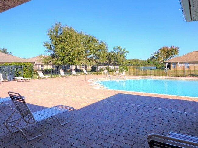 Building Photo - Annual Rental - Lovely 3 Bedroom 2 Bathroo...