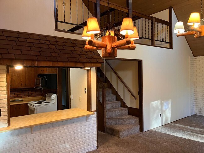 Building Photo - 2 Level cabin in a quiet wooded neighborhood