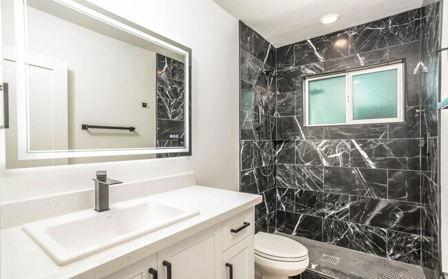 Building Photo - Biltmore District Luxury – Month-to-Month Only $4,500 (All Utilities Included!)