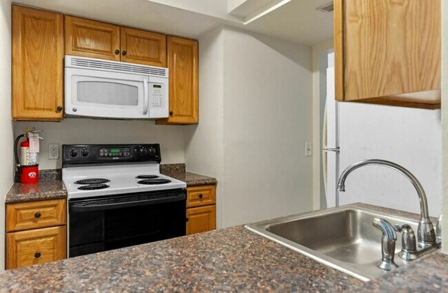 Building Photo - Hardin Place #A