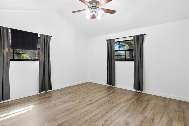 Building Photo - 1401 Dragon Dr