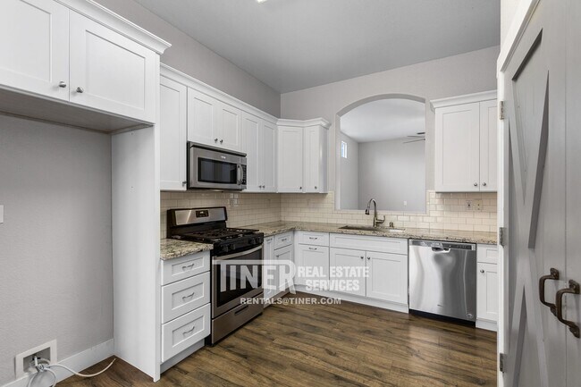 Building Photo - 1981 Amber Fields Way