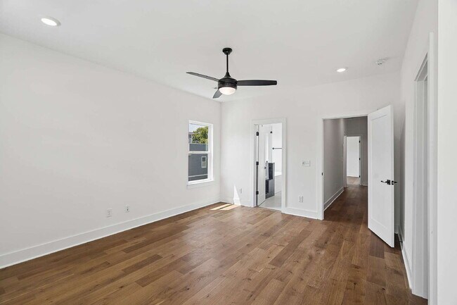 Building Photo - "Chic Nashville Townhouse: 3 Beds, 3 Baths, with Granite Elegance & Cozy Fireplace!"