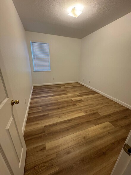 Building Photo - 3136 Deleon Dr