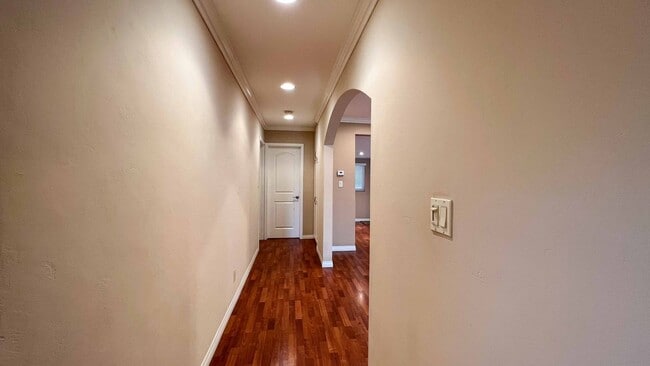 Building Photo - 3 Bdrm Detached Haome Available In Sought After La Mesa Neighborhood