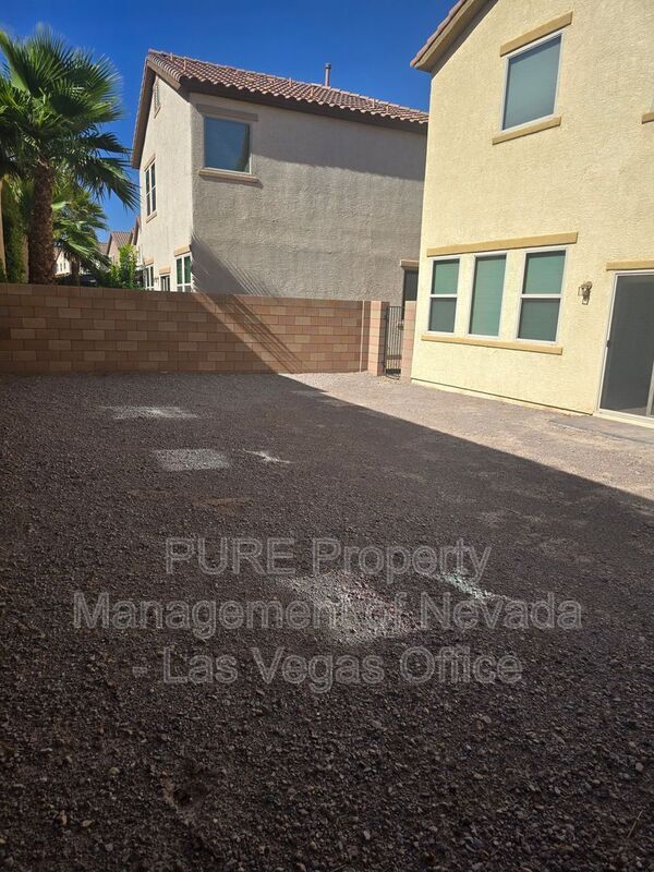 Building Photo - 968 Via Gandalfi