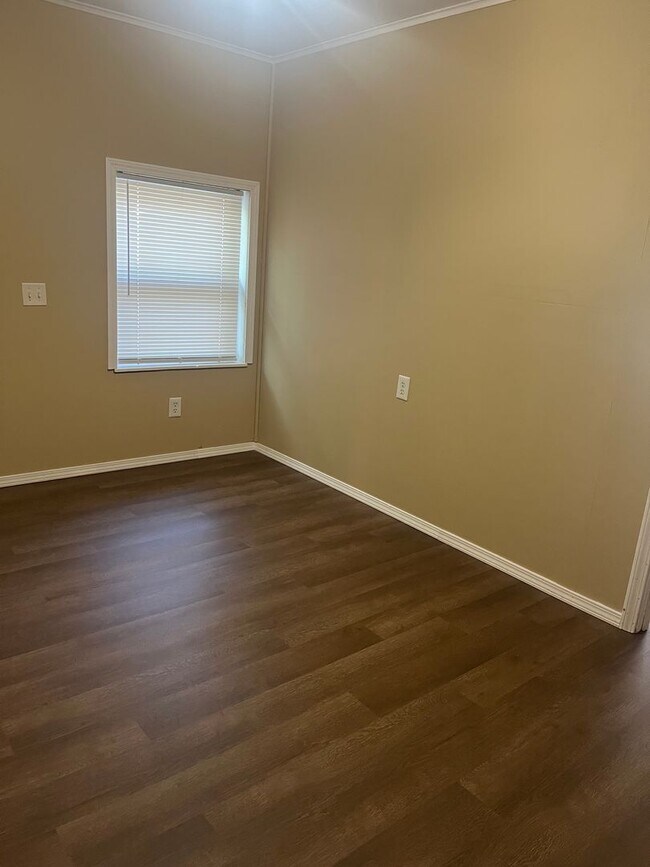 Building Photo - Convenient Jacksonville Location