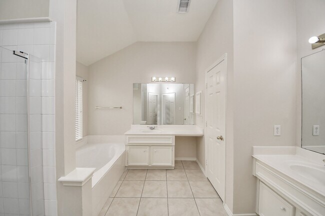 Building Photo - 7207 Glenbank Way