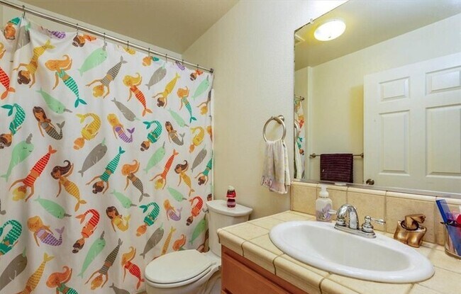 Building Photo - 3bedr 2bath Condo In a quiet location