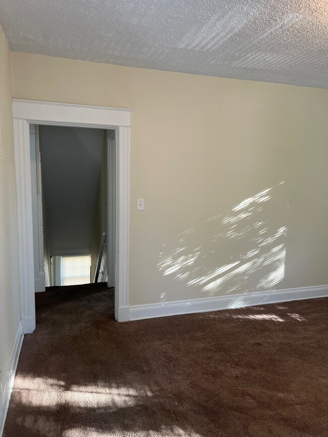 Building Photo - 905 Suire Ave