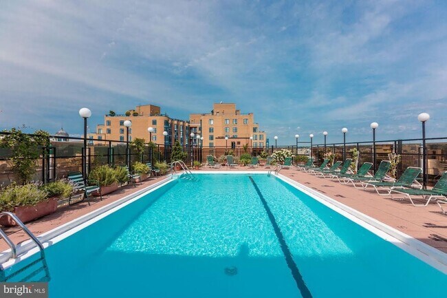 Building Photo - 1420 N St NW