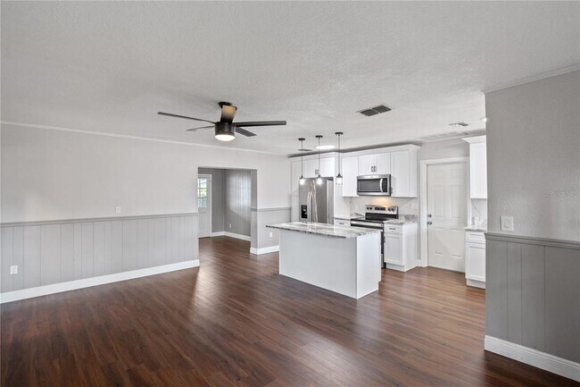 Building Photo - 29737 Seacol St
