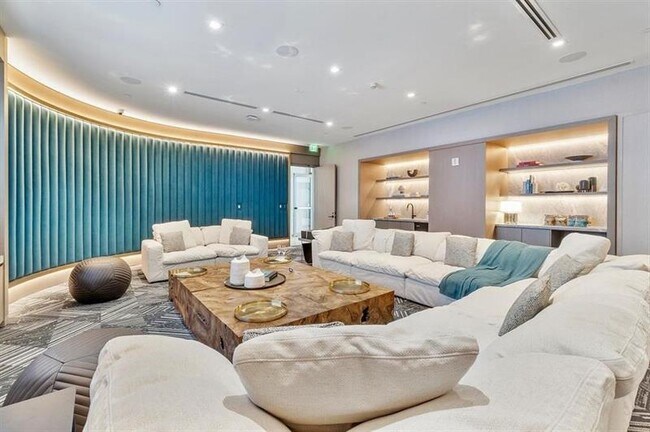 Building Photo - 1116 N Ocean Blvd