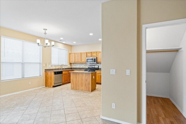 Building Photo - 6349 W Desert Hollow Dr