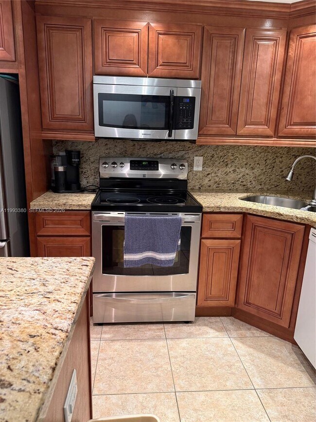 Building Photo - 440 Paradise Isle Blvd