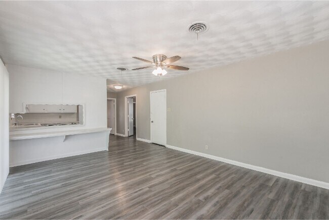 Building Photo - 7513 Maple Dr