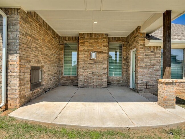Building Photo - 800 Bison Crossing Dr