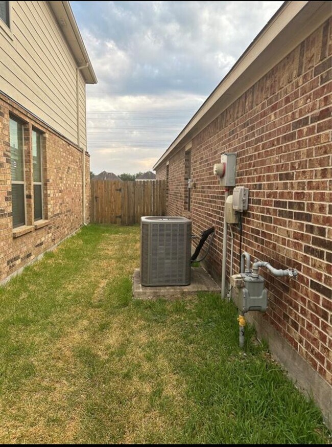 Building Photo - 20139 Linden Spruce Ln