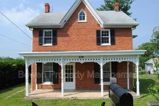 Building Photo - 214 S Main St