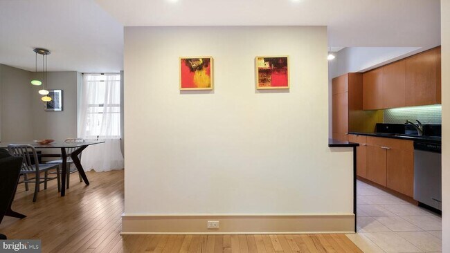 Building Photo - 1737 Chestnut St