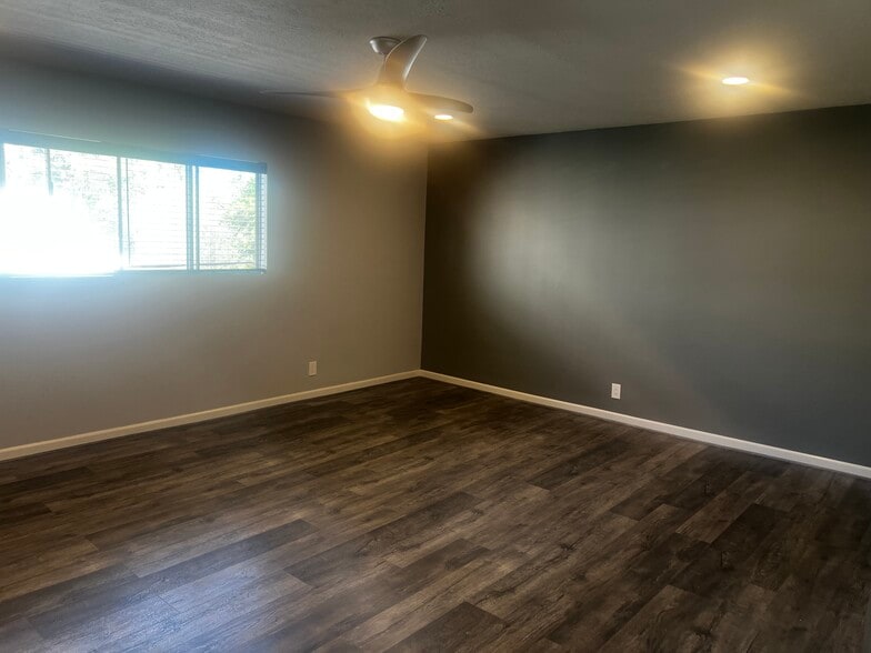 Building Photo - 8963 Burton Way