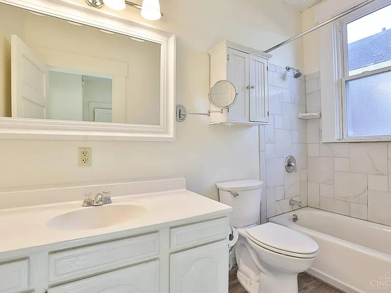 Building Photo - 2911 Robertson Ave