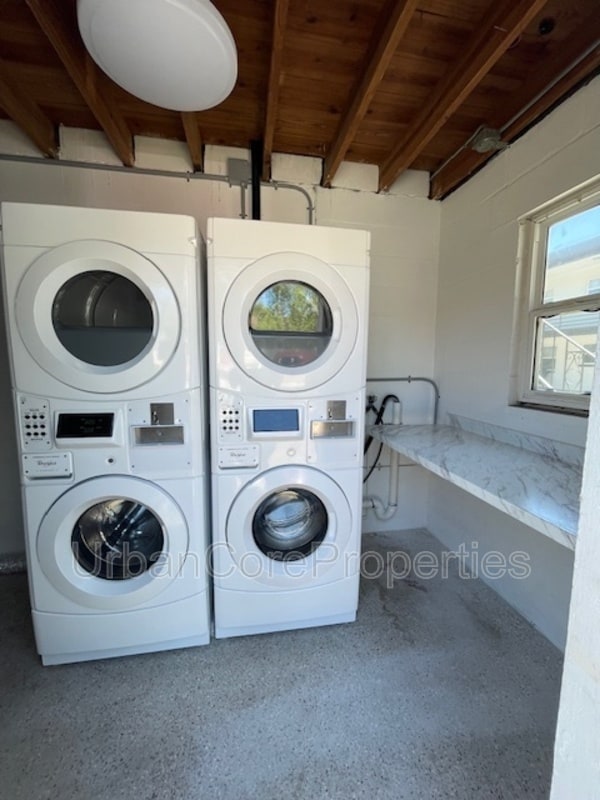 Building Photo - 115 7th Ave N